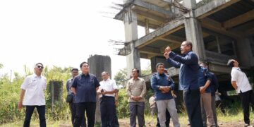 Menteri Pemuda dan Olahraga Republik Indonesia (Menpora RI) Erick Thohir terus melakukan evaluasi terhadap aset-aset yang dimiliki Kemenpora. Setelah sebelumnya meninjau Pusat Pelatihan Nasional di Cibubur, kali ini Menpora Erick meninjau P3SON (Pusat Pendidikan, Pelatihan dan Sekolah Olahraga Nasional) Hambalang, di Hambalang, Kabupaten Bogor, Jawa Barat, Rabu (15/10) pagi. (foto:Gilang/kemenpora.go.id)