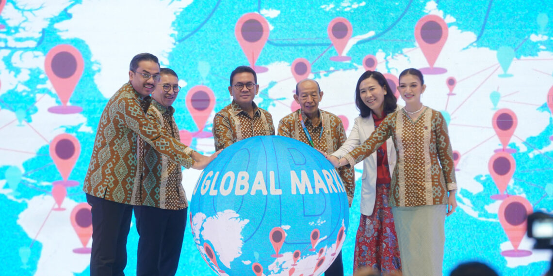 Menteri Perdagangan, Budi Santoso membuka pameran Inacraft October 2025 *Vol.4* Youthpreneurs yang berlangsung di Jakarta International Convention Center (JICC) Senayan, Jakarta, Kamis (2 Okt). Pembukaan pameran tersebut turut dihadiri oleh Ketua Umum Dewan Kerajinan Nasional (Dekranas) Pusat, Selvi Gibran Rakabuming.