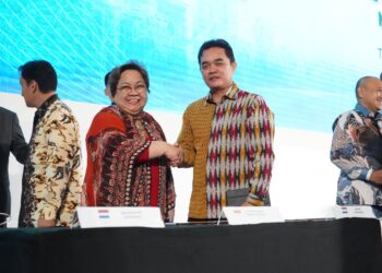 Penandatanganan Mou oleh Eko Januardi Direktur selalu Operasi KAI Wisata, dan Monique Patricia selaku CEO Business Indonesia Netherlands Association BV. (Foto: Istimewa)