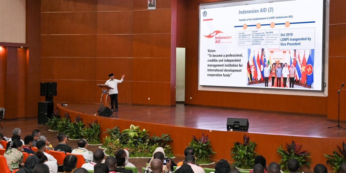 Menteri Keuangan (Wamenkeu) Suahasil Nazara pada Kuliah Umum International Student Gathering The Indonesian AID Scholarship 2025, Kamis 30 Oktober 2025.(Foto: Humas Kemenkeu)