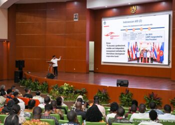 Menteri Keuangan (Wamenkeu) Suahasil Nazara pada Kuliah Umum International Student Gathering The Indonesian AID Scholarship 2025, Kamis 30 Oktober 2025.(Foto: Humas Kemenkeu)