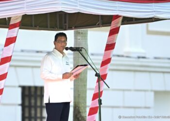 Menteri Keuangan (Menkeu) Purbaya Yudhi Sadewa pada Upacara Peringatan Hari Oeang Ke-79, di halaman Gedung A.A. Maramis Jakarta, pada Kamis (30/10). (Foto: Kemenkeu)