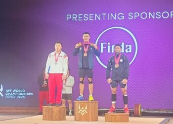 Prestasi membanggakan berhasil diukir atlet angkat besi putra kebanggaan Indonesia Rizki Juniansyah yang berhasil meraih dua medali emas kelas 79 kg pada IWF World Championship 2025 di Forde, Norwegia pada 6 Oktober 2025.(foto:istimewa)