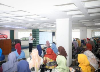 Wali Kota Bandung, Muhammad Farhan pada kegiatan Forum Warga Peduli AIDS (WPA) di Aula Masjid Agung Al Ukhuwah, Rabu 29 Oktober 2025.(Foto: Humas Pemkot Bandung)