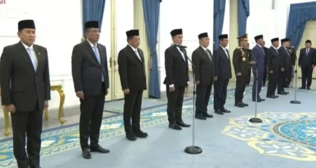 Presiden Prabowo Subianto melantik sepuluh anggota Komisi Percepatan Reformasi Polri di Istana Negara, Jakarta, Jum'at (07/11/2025).(Foto:Istimewa).