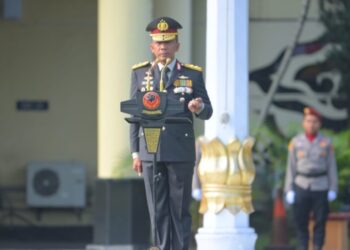 Kapolda Jabar, Irjen Pol. Rudi Setiawan memimpin upacara Hari Pahlawan di Mapolda Jabar, Senin (10/11/2025).(Foto:Istimewa).