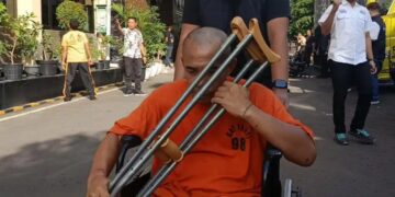 Satu dari tiga pelaku perampokan dan pembunuhan wanita lansia yang ditangkap Satreskrim Polresta Cirebon.(Foto:Istimewa).