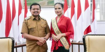 Bupati Sumedang Dony Ahmad Munir dan Pasya Budi Utami.(Foto: Humas Pemkab Sumedang)