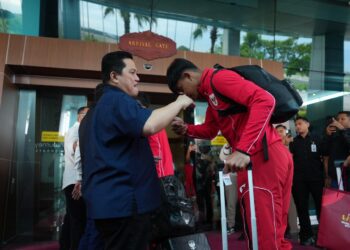 Ketum PSSI Erick Thohir sambut kedatangan Timnas U-17 di Bandara Soekarno-Hatta.(Foto: Dok. PSSI)