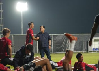 Ketua Umum PSSI Erick Thohir bersama pemain Timnas.(Foto: Dok. PSSI)