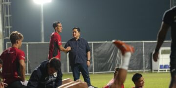 Ketua Umum PSSI Erick Thohir bersama pemain Timnas.(Foto: Dok. PSSI)