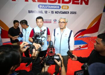 Wakil Menteri Pemuda dan Olahraga Taufik Hidayat (kiri) dan Wali Kota Bandung Muhammad Farhan (kanan).(Foto: Humas Pemkot Bandung)