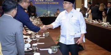 Wali Kota Bandung, Muhammad Farhan memaparkan, adanya tiga skema investasi yang kini disiapkan sebagai pendekatan baru di acara Bandung Investment Forum 2025.(Foto: Humas Pemkot Bandung)