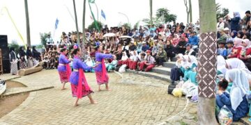 Ekosistem Budaya Kasumedangan yang digelar di Geoteater Rancakalong, Sabtu (22/11/2025).(Foto: Humas Pemkab Sumedang)