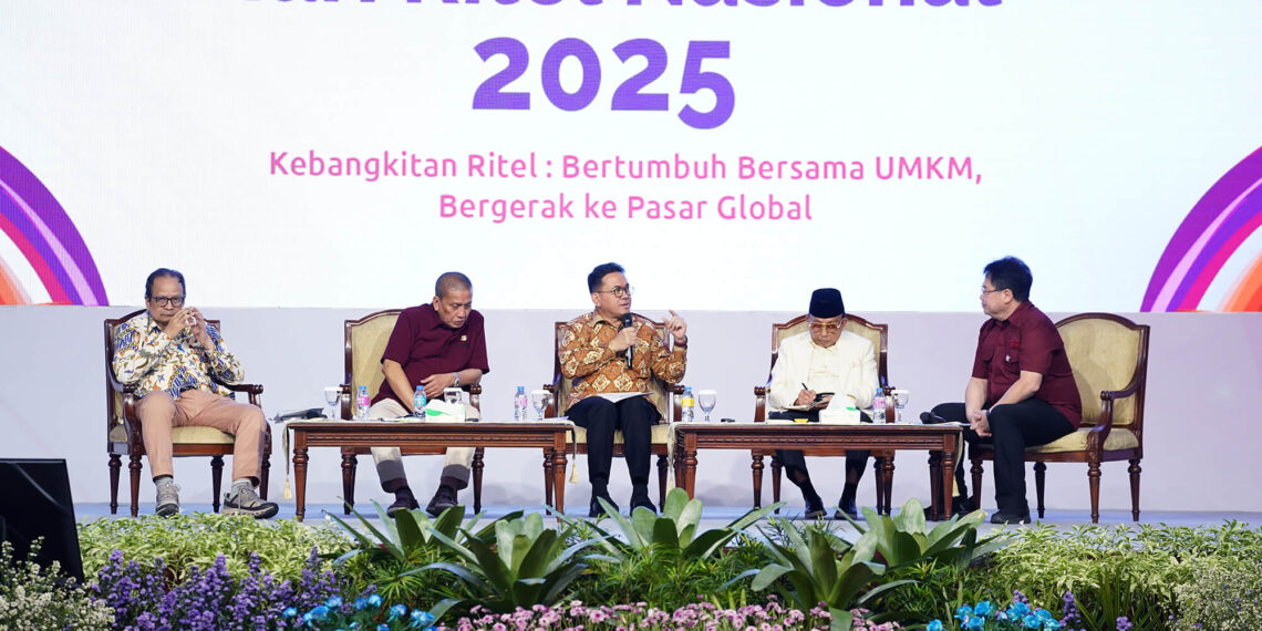 Mendag Budi Santoso menyampaikan, dalam rangka memperkuat daya saing UMKM, khususnya di sektor ritel yang memiliki potensi besar untuk menembus pasar ekspor, Kemendag telah melaksanakan berbagai program strategis berbasis kolaborasi. Fokus utama Kemendag, yaitu menjadikan ritel bukan sekadar tempat transaksi, tetapi gerbang utama bagi produk UMKM Indonesia untuk naik kelas dan masuk ke rantai pasok global.(Foto: Dok. Kemendag)