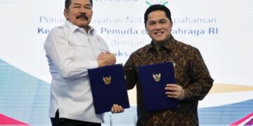 Menteri Pemuda dan Olahraga (Menpora) RI Erick Thohir melakukan penandatanganan Nota Kesepahaman dengan Jaksa Agung RI Sanitiar (ST) Burhanuddin di Auditorium Wisma Kemenpora, Jalan Gerbang Pemuda Nomor 3, Senayan, Senin (24/11) pagi. Nota kesepahaman ini terkait koordinasi pelaksanaan tugas dan fungsi di bidang hukum, kepemudaan, dan keolahragaan.(foto:raiky/kemenpora.go.id)