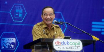 Kepala Disdukcapil Kota Bandung Tatang Muhtar.(Foto: Humas Pemkot Bandung)