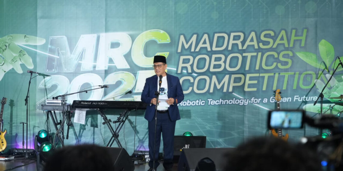 Wamenag Romo Syafii menyampaikan pidato dan arahan saat penutupan MRC 2025.(Foto: Humas Kemenag)