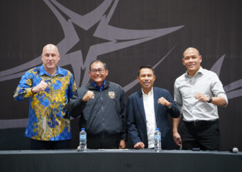 (Kiri-kanan) Direktur Teknik PSSI Alexander Zwiers, Ketua Badan Tim Nasional Sumardji, Sekjen Yunus Nusi, dan Nova Arianto. (Foto: Dok. PSSI)