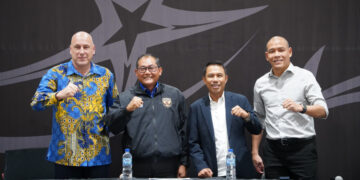 (Kiri-kanan) Direktur Teknik PSSI Alexander Zwiers, Ketua Badan Tim Nasional Sumardji, Sekjen Yunus Nusi, dan Nova Arianto. (Foto: Dok. PSSI)
