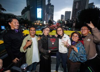 Mampir Ke Indonesia, Wamen Ekraf Ajak HYDE Keliling Kota Jakarta Pakai Bus.(Foto: Humas Ekraf)