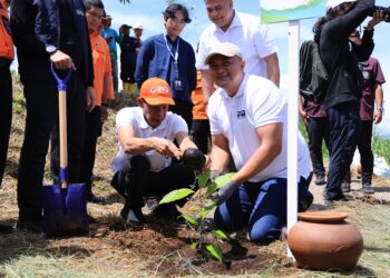 Bupati Bogor Rudy Susmanto (kanan) dan Wakil Bupati Bogor Ade Ruhandi.(Foto: Humas Pemkab Bogor)