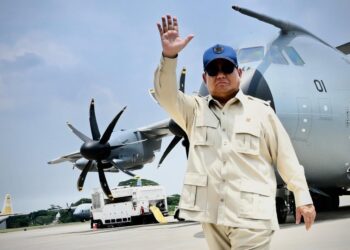 Presiden Prabowo Subianto menyerahkan pesawat Airbus A400M/MRTT Alpha 4001 kepada TNI di Pangkalan Udara Halim Perdanakusuma, Jakarta, Senin (03/11/2025).(Foto: Setneg)