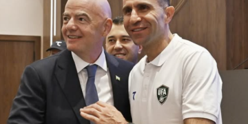 Timur Kapadze (kiri) bersama Presiden FIFA Gianni Infantino.(Foto: Instagram)