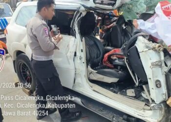 Kondisi mobil Pajero Sport yang dikemudikan atlet BMX, Mochamad Rizki (17), setelah menabrak truk tronton parkir.(Foto:Istimewa).