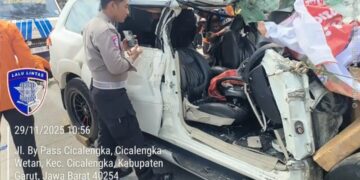 Kondisi mobil Pajero Sport yang dikemudikan atlet BMX, Mochamad Rizki (17), setelah menabrak truk tronton parkir.(Foto:Istimewa).