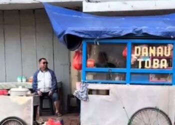 'Mie Babi' Danau Toba berjualan di Kawasan Cibadak, Kota Bandung.(Foto:Istimewa).