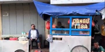 'Mie Babi' Danau Toba berjualan di Kawasan Cibadak, Kota Bandung.(Foto:Istimewa).