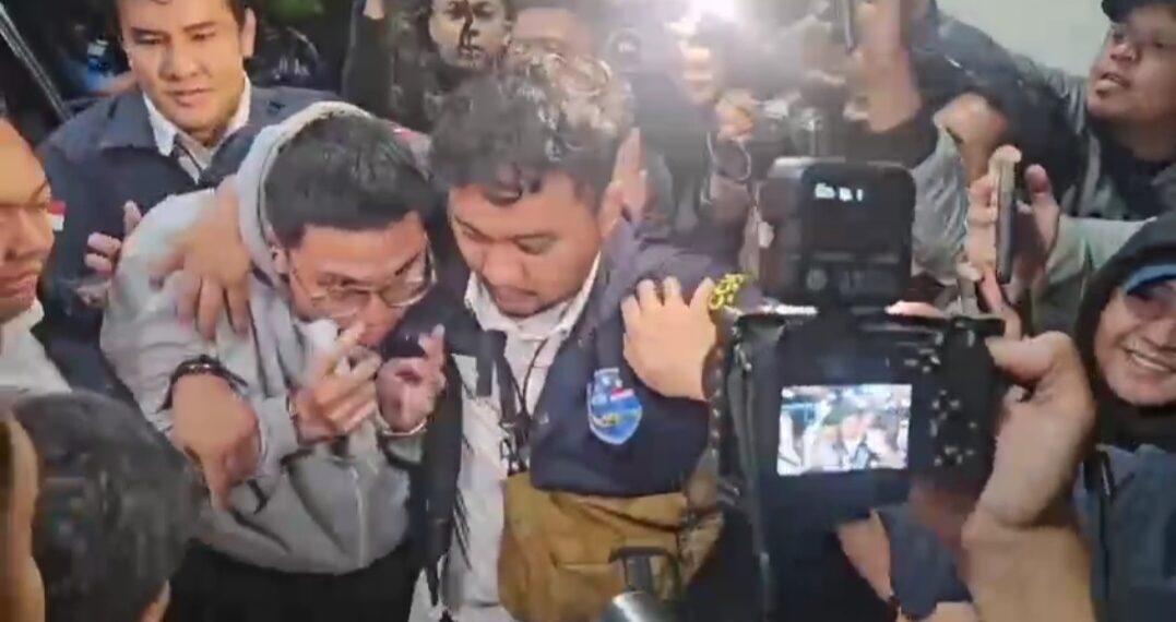 Youtuber sekaligus Streamer, Muhammad Adimas Firdaus, pelaku ujaran kebencian di media sosoal melalui akun Resbob dibawa ke Mapolda Jabar.(Foto:Istimewa).
