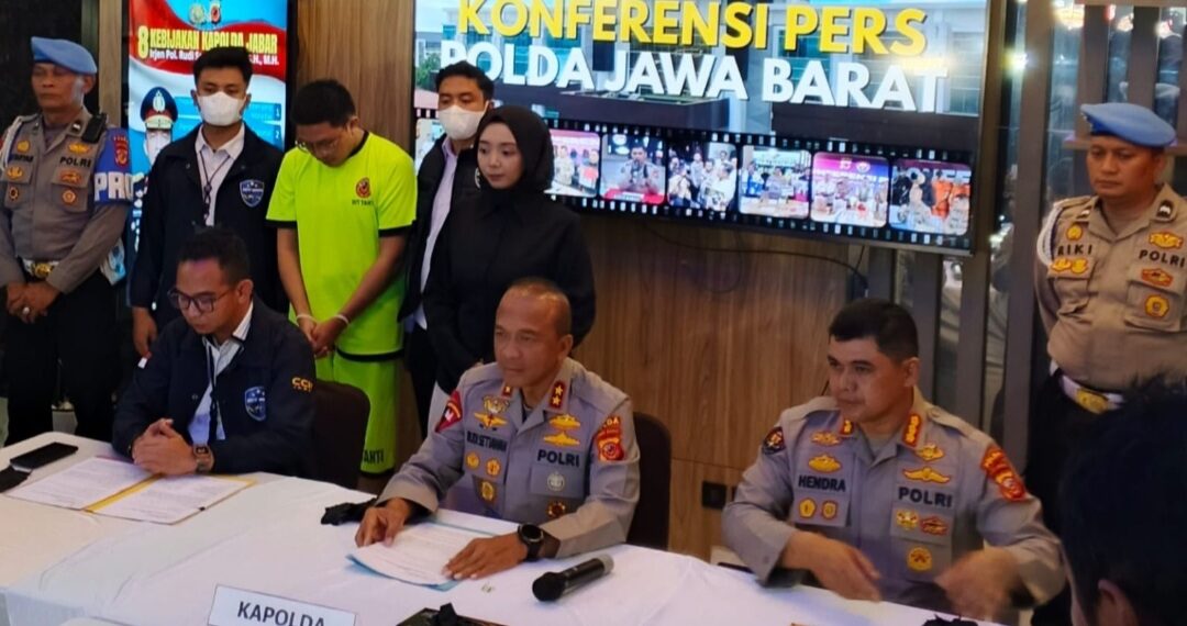 Kapolda Jawa Barat, Irjen Pol. Rudi Setiawan memberikan keterangan pers, ditetapkannya Muhammad Adimas Firdaus sebagai tersangka ujaran kebencian di media sosial.(Foto:Istimewa).