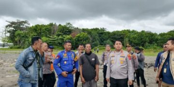 Kapolres Pangandaran, AKBP Andri Kurniawan, mengecek lokasi atlet penerjun payung jatuh.(Foto:Istimewa).