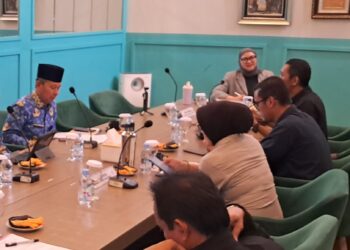 Anggota Komite III Dewan Perwakilan Daerah (DPD) Republik Indonesia (RI) Daerah Pemilihan Jawa Barat (Jabar) Agita Nurfianti (Paling ujung jauh), melaksanakan kegiatan pengawasan atas pelaksanaan Undang-Undang (UU) Nomor 23 Tahun 2002 tentang Perlindungan Anak sebagaimana telah diubah terakhir dengan UU Nomor 17 Tahun 2016, terkait Perundungan, Pelecehan Seksual, dan Penculikan pada Anak di Bandung, Senin (22/12).