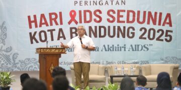 Wali Kota Bandung, Muhammad Farhan, pada Peringatan Hari AIDS Sedunia Kota Bandung 2025, Senin 1 Desember 2025. (Foto: Humas Pemkot Bandung)