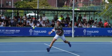 Atlet tenis putra Justin Barki menunjukkan empati yang mendalam dengan menyumbangkan raihan medali emasnya di SEA Games 2025 Thailand senilai Rp 1 miliar untuk para korban banjir bandang di Sumatera Utara.(foto:Herry/kemenpora.go.id)