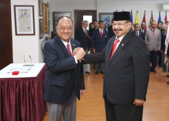 Ketum KONI Pusat Letjen TNI Purn Marciano Norman dan Ketum KONI Papua Pegunungan Dr. Hc. Jhon Tabo, SE, M.BA.(Foto: Dok. KONI)