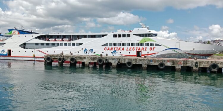 Kapal bersandar di pelabuhan.(Foto: Dok. Kemenhub)