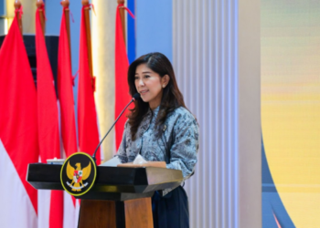 Menkomdigi Meutya Hafid memberikan sambutan saat menghadiri MOU dan PKS dengan Kementerian Pelindungan Pekerja Migran Indonesia/BP2MI RI di Kantor BP2MI, Jakarta, Senin (15/12/2025). Foto: Anhar/Komdigi