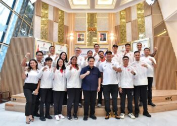 Menteri Pemuda dan Olahraga Republik Indonesia (Menpora RI) Erick Thohir, menerima audiensi Ketua Umum Perkumpulan Besar Padel (PBPI) Galih Kartasasmita yang hadir bersama pengurus lainnya serta timnas putra putri padel Indonesia di Media Center Kantor Kemenpora, Senayan, Jakarta, Selasa (2/12). (foto:Andre/kemenpora.go.id)