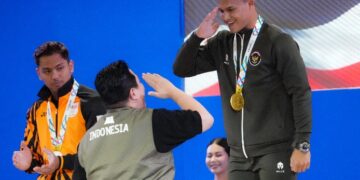 Misi lifter andalan merah putih, Letda TNI Rizki Juniansyah , untuk kembali mempersembahkan medali emas dan pecahkan rekor terwujud saat turun di kelas 79 kg putra SEA Games 2025, Senin (15/12).(foto:fajar/kemenpora.go.id)