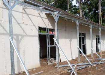 Foto : Progress pembangunan Huntara di SDN 05 Kayu Pasak, Jorong Kayu Pasak, Nagari Salareh Aia, Kecamatan Palembayan, Kabupaten Agam, Provinsi Sumatra Barat. Hingga Minggu (28/12) progress pengerjaan mencapai 50% (BNPB)