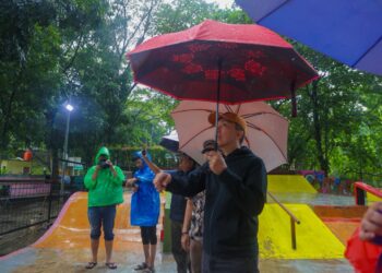 Wali Kota Bogor, Dedie A. Rachim, meninjau kondisi skatepark di sebelah Lapangan Sempur, Kecamatan Bogor Tengah, Kota Bogor, Sabtu (20/12/2025).(Foto: Dok. Humas Pemkot Bogor)