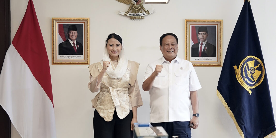 Wakil Menteri Perdagangan, Dyah Roro Esti melakukan pertemuan dengan Wakil Menteri Perhubungan, Suntana di Kantor Kementerian Perhubungan, Jakarta, Selasa (9/12/2025).(Foto: Dok. Kemendag)