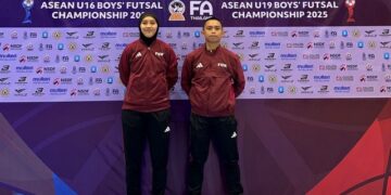 Dua wasit futsal Indonesia, Fitra Fauzi Rahmat dan Tita Rosita, ditunjuk untuk bertugas pada ASEAN U-16 & U-19 Boys’ Futsal Championship 2025 yang tengah berlangsung pada 23-29 Desember 2025 di Nonthaburi, Thailand.(Foto: Dok. PSSI)