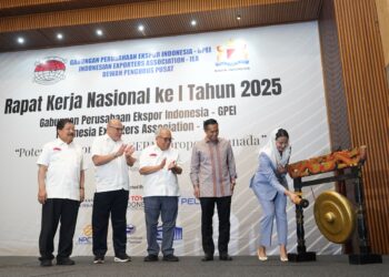 Wakil Menteri Perdagangan, Dyah Roro Esti membuka Rapat Kerja Nasional Gabungan Perusahaan Ekspor Indonesia (GPEI) Tahun 2025 di Jakarta, Senin (8/12/2025). (Foto: Dok. Kemendag)