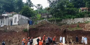 Lokasi tanah longsor timbun 6 orang di proyek pembangunan mini soccer di Dusun Wates, Desa Cisempur, Kecamatan Jatinangor, Kabupaten Sumedang.(Foto:Istimewa).