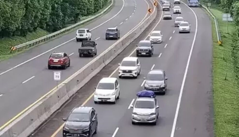 Arus kendaraan di Jalan Tol Cipularang.(Foto:Istimewa).